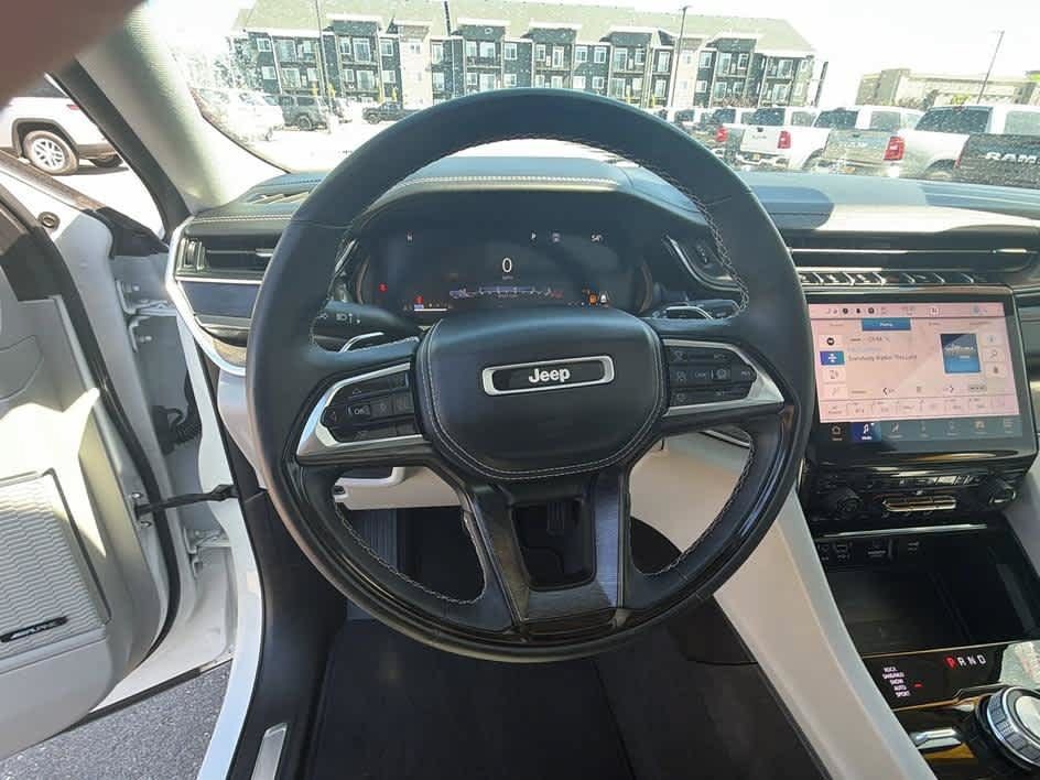 Used 2023 Jeep Grand Cherokee L Overland w/ Advanced Protech Group III AWD/4WD image 18