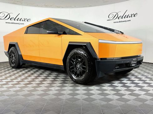 Used 2024 Tesla Cybertruck AWD Crew Cab image 1