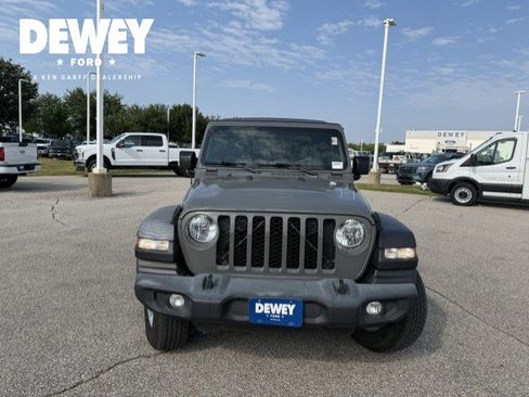 Used 2020 Jeep Gladiator Sport w/ Quick Order Package 24S AWD/4WD image 2