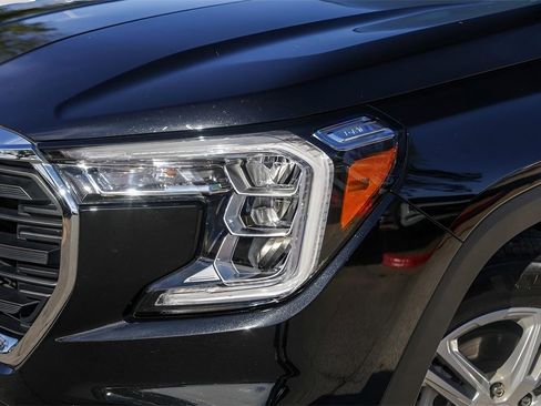 Used 2023 GMC Terrain SLE w/ Driver Convenience Package image 3