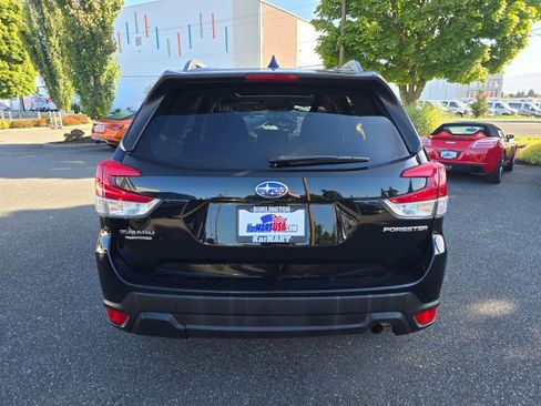 Used 2019 Subaru Forester Premium image 5