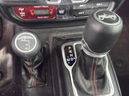 Used 2018 Jeep Wrangler Unlimited Rubicon AWD/4WD image 9
