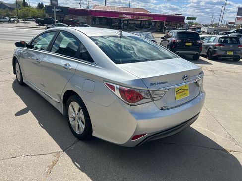 Used 2013 Hyundai Sonata Hybrid FWD image 5