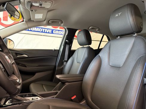 Used 2025 Buick Encore GX Sport Touring w/ Advanced Technology Package image 18