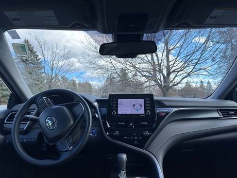 Used 2024 Toyota Camry SE image 11