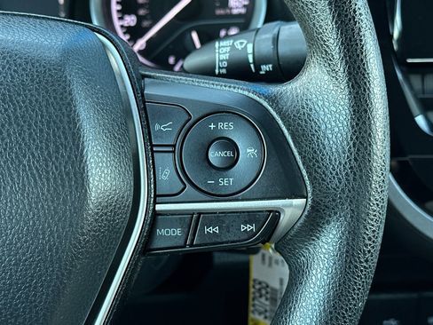 Used 2021 Toyota Camry LE image 29