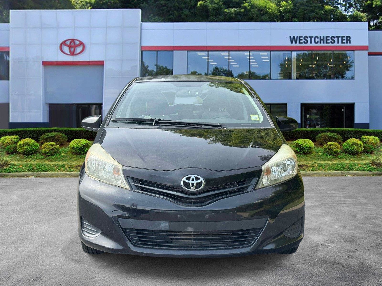 Used 2014 Toyota Yaris LE FWD image 2