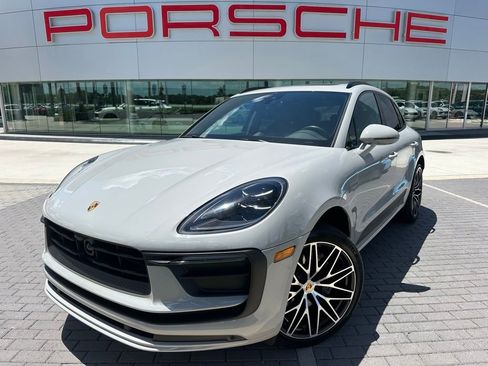 Certified 2023 Porsche Macan AWD/4WD image 1