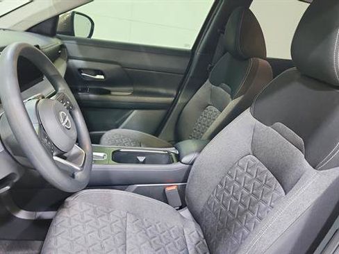 Certified 2025 Nissan Kicks SV FWD image 11