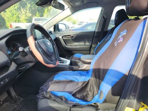 Used 2022 Toyota RAV4 LE AWD/4WD image 9