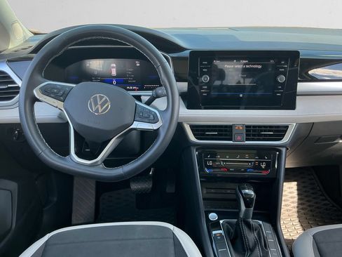 Used 2025 Volkswagen Taos SE w/ Panoramic Sunroof Package AWD/4WD image 10