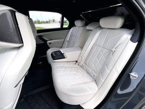 Used 2024 BMW 740i xDrive w/ Executive Package AWD/4WD image 31