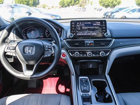 Used 2018 Honda Accord Touring image 14