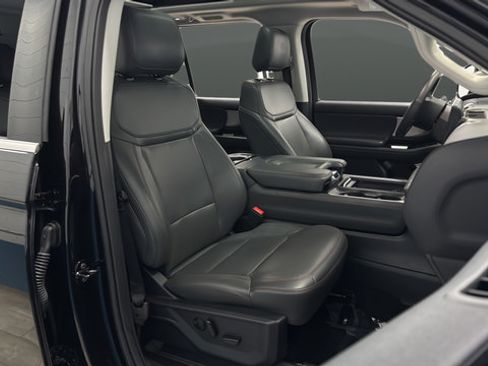Used 2025 Ford Expedition Active AWD/4WD image 24