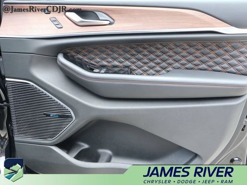 Used 2023 Jeep Grand Cherokee Summit w/ Luxury Tech Group V AWD/4WD image 8