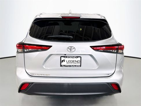 Used 2023 Toyota Highlander XLE image 8