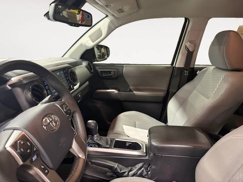 Used 2023 Toyota Tacoma SR5 w/ Technology Package image 10