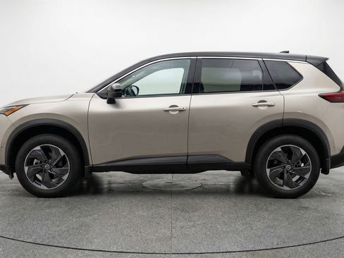 Used 2025 Nissan Rogue SV AWD/4WD image 5