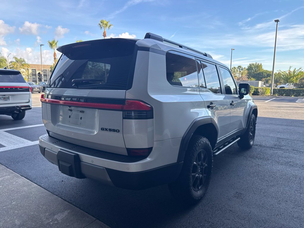 Used 2024 Lexus GX 550 AWD/4WD image 4