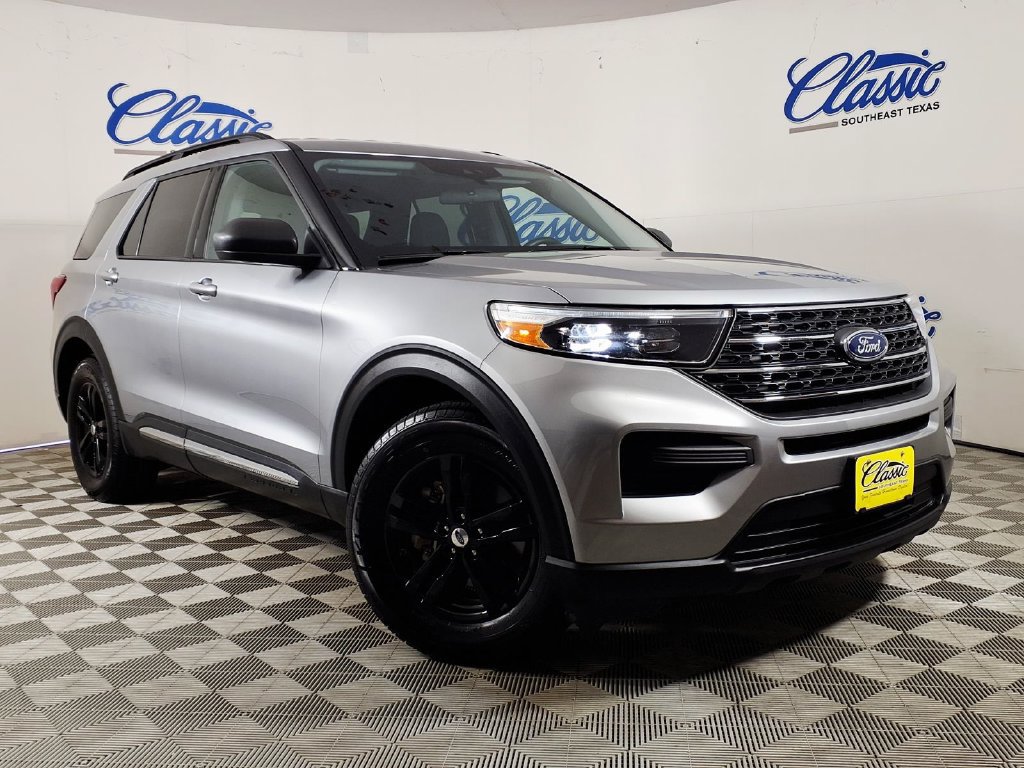 Used 2024 Ford Explorer XLT RWD image 1