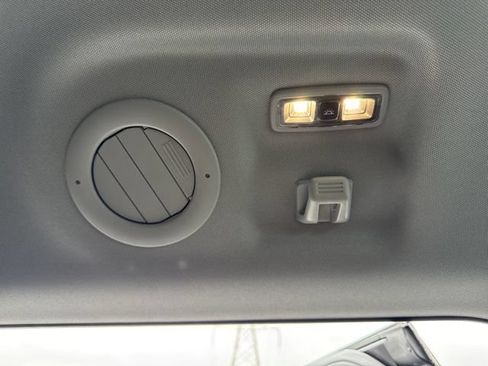 Used 2023 Ford Explorer XLT AWD/4WD image 24