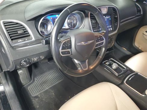 Used 2019 Chrysler 300 Touring image 10