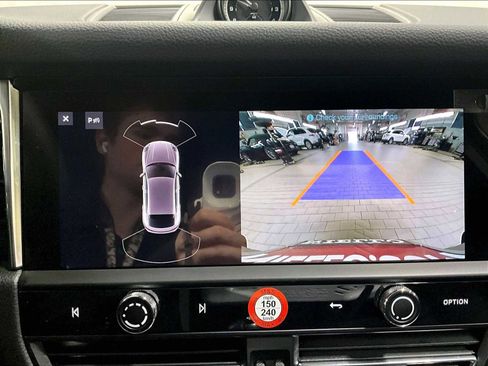 Used 2025 Porsche Macan image 21