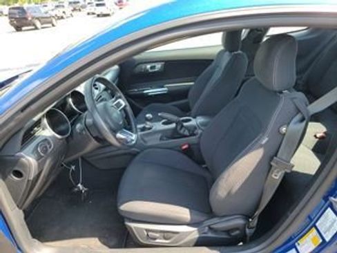 Used 2022 Ford Mustang GT RWD image 12