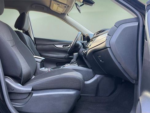 Certified 2020 Nissan Rogue SV w/ Premium Package image 11