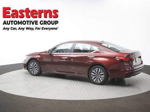Used 2024 Nissan Altima 2.5 SV FWD image 61