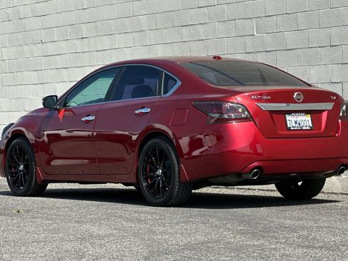 Used 2015 Nissan Altima 2.5 SV w/ Convenience Package FWD image 6