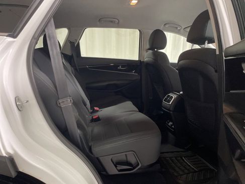 Used 2020 Kia Sorento LX image 10