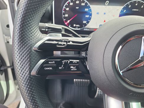 Used 2024 Mercedes-Benz GLC 300 4MATIC image 13