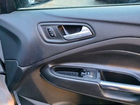 Used 2017 Ford Escape SE w/ Equipment Group 201A image 37