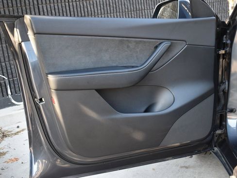 Used 2022 Tesla Model Y Performance image 21