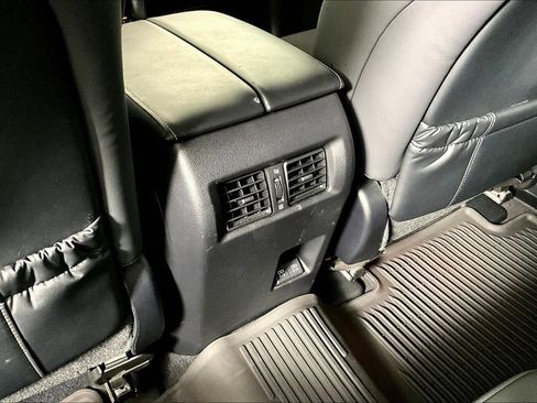 Used 2022 Lexus GX 460 image 34