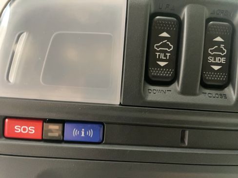 Used 2024 Subaru Crosstrek 2.0i Premium image 11