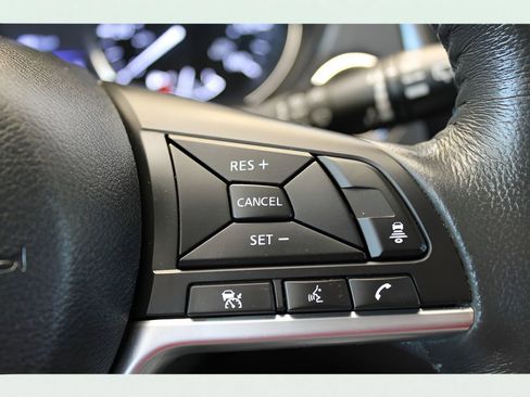 Used 2018 Nissan Rogue SL image 24