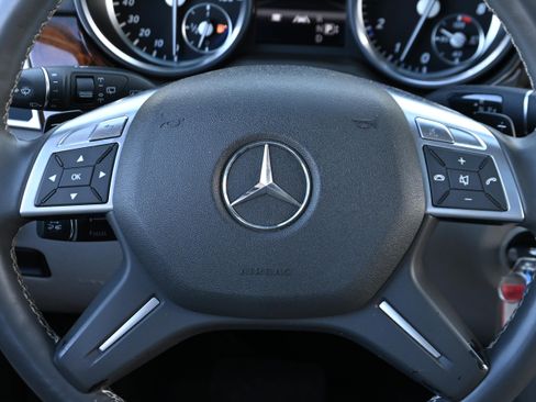 Used 2013 Mercedes-Benz GL 550 4MATIC image 30