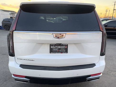 Used 2023 Cadillac Escalade Premium Luxury image 6