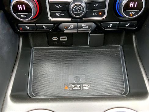 Used 2022 Chevrolet Tahoe Z71 w/ Luxury Package image 35