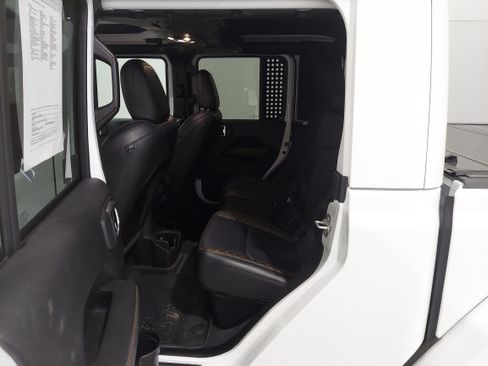 Used 2022 Jeep Gladiator Overland image 15