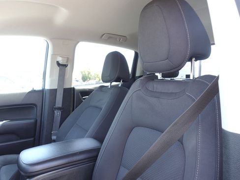 Used 2021 Chevrolet Colorado LT w/ Safety Package RWD image 11