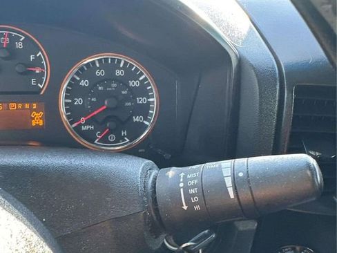 Used 2009 Nissan Titan LE w/ Technology Pkg image 28