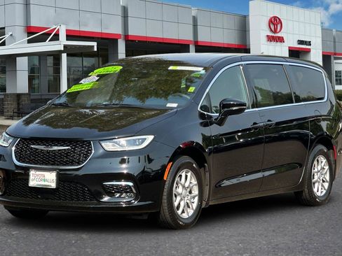 Used 2025 Chrysler Pacifica Select FWD image 8