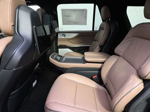 New 2026 Lincoln Navigator L Black Label AWD/4WD image 21