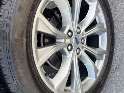 Used 2023 Ford Explorer XLT w/ Equipment Group 202A AWD/4WD image 13