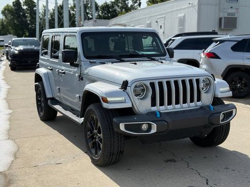 Used 2022 Jeep Wrangler Unlimited Sahara w/ Cold Weather Group AWD/4WD image 4
