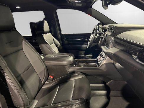 Used 2023 GMC Yukon XL Denali image 15