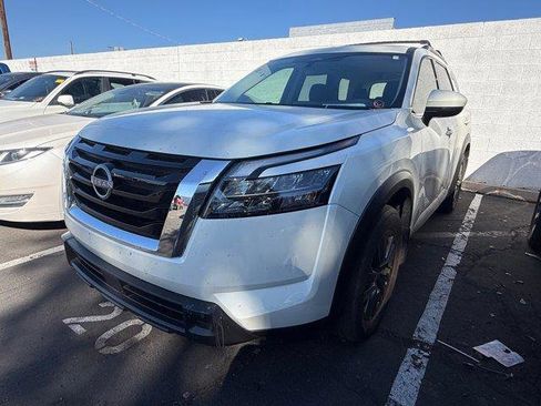 Used 2024 Nissan Pathfinder SV image 5